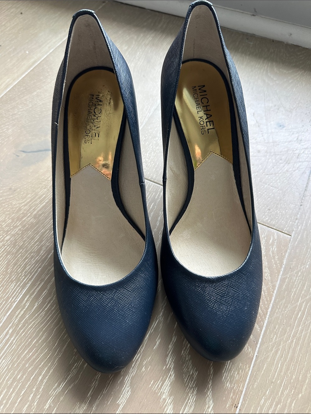 New Michael Kors navy blue Leather Pumps heels size 8 wide